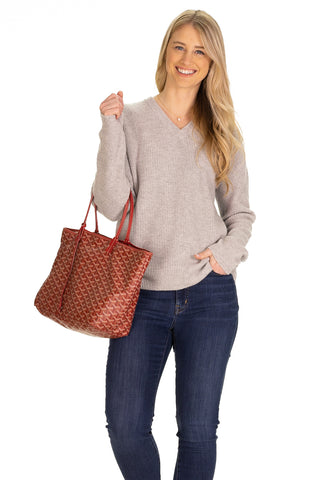 Stowe Lux Cashmere Knit V Neck in Foggy